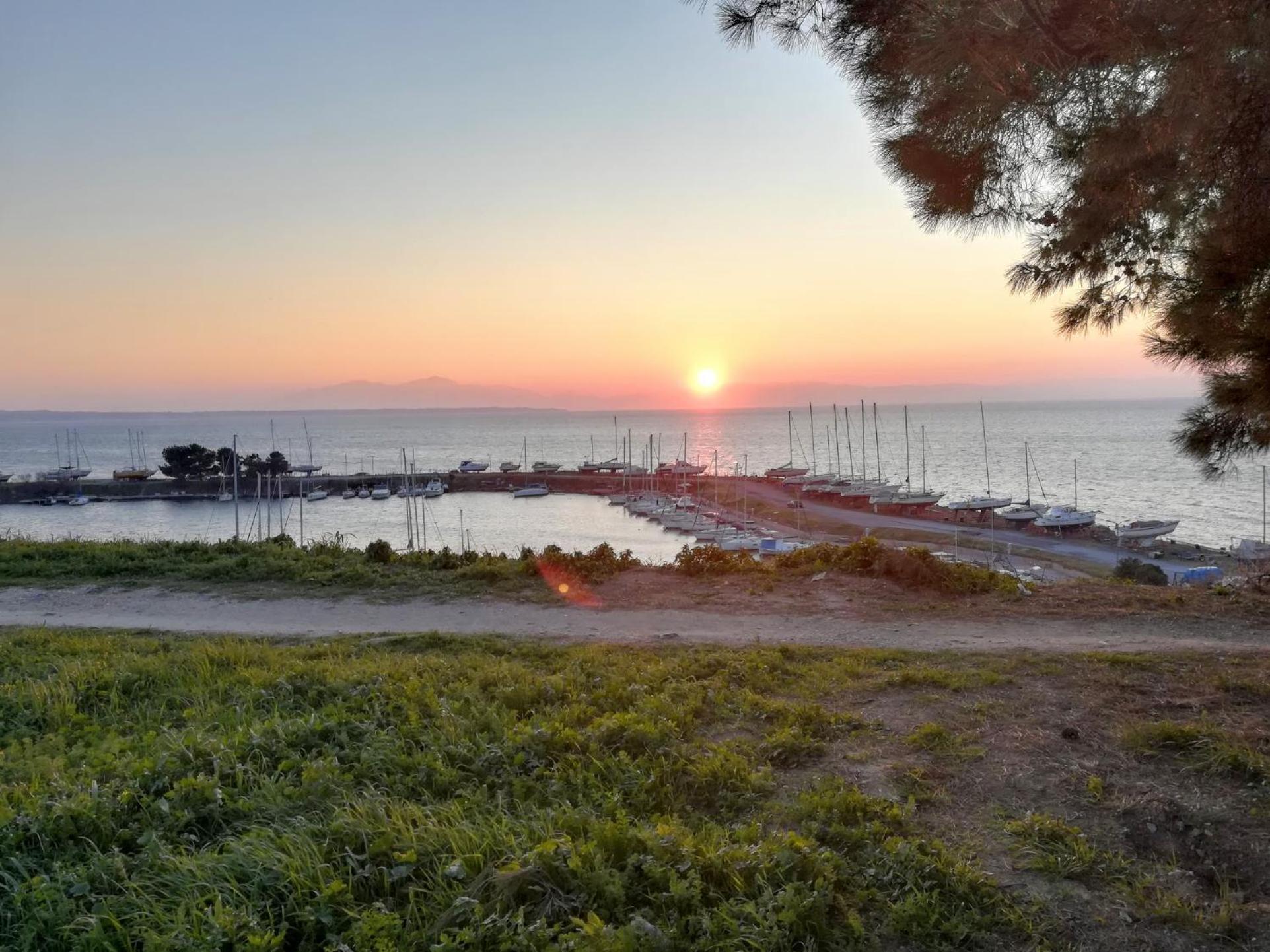 Seafront Family Apartment & Free Parking, The Cruiseflat Thessaloníki Exteriör bild